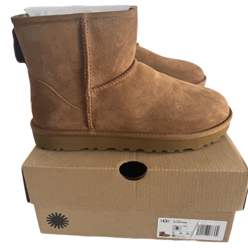 Brand New UGG Boots, size 8, Chestnut